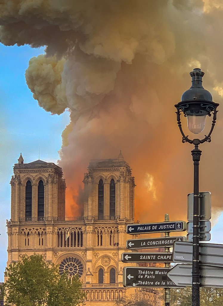 Notre Dame de Paris, brandend. 15 april 2019